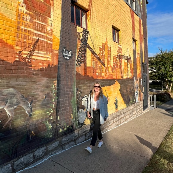 Meet your Posher, Julie - Picture 1 of 1